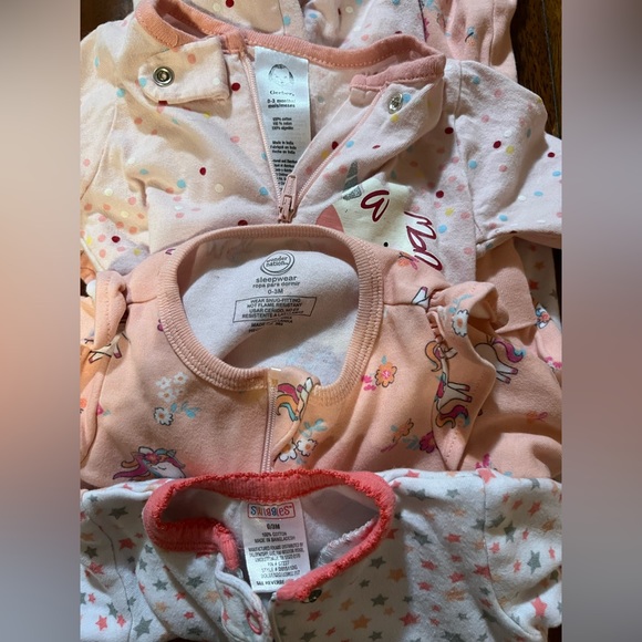 Bundle of 5 baby girl sleepers, footies, size 0-3 months, pink, green - Picture 9 of 9